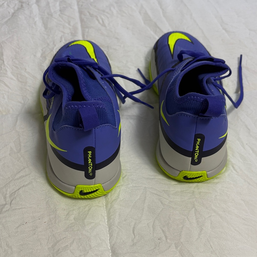 Nike Indoor Soccer Shoes - Picture 5 of 5